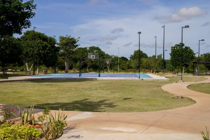 Cancha deportiva en los parques de Hacienda Kikteil