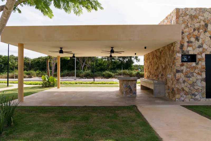 Palapa de descanso en los parques de Hacienda Kikteil