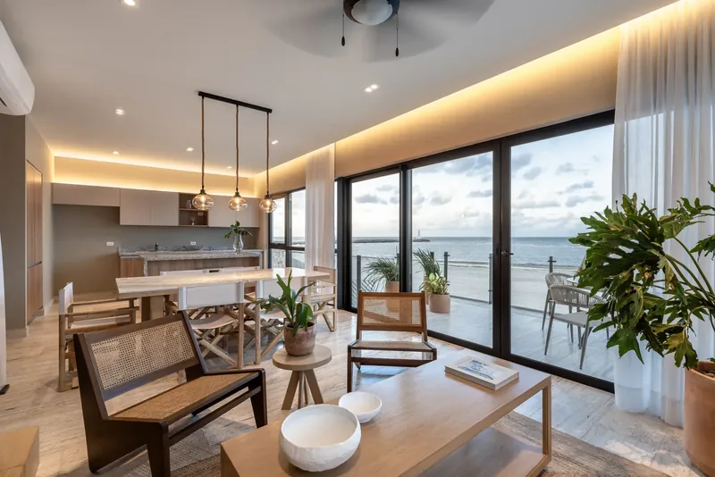 Interior de departamento showroom en Yucalpetén Resort Marina